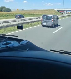 DIVLJAO U KONTRASMERU Mladić (20) uhapšen na auto-putu kod Smedereva