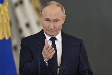 PUTIN DIŽE UZBUNU Rusija mora da prestigne svet