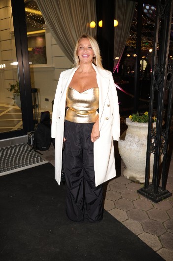 MUŠKI ROD JE MAŠTAO O NJOJ Harala je domaćom scenom, a sada isplivala Vanesina stara fotka na kojoj izgleda brutalno (FOTO)