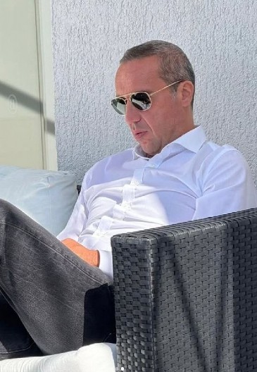 "IZGLEDA 10 GODINA MLAĐE" Mladen Mijatović se vratio u Beograd, pa se oglasio sa ovog mesta: "Pred ofanzivu"