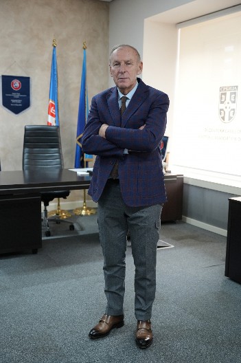 ZVEZDA BUDI EMOCIJE Retro dres posvećen Draganu Džajiću u prodaji (FOTO)