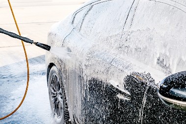 DOBRO RAZMISLITE PRE NEGO ŠTO OPERETE AUTO Vaš omiljeni način pranja nanosi ogromnu štetu vašem vozilu