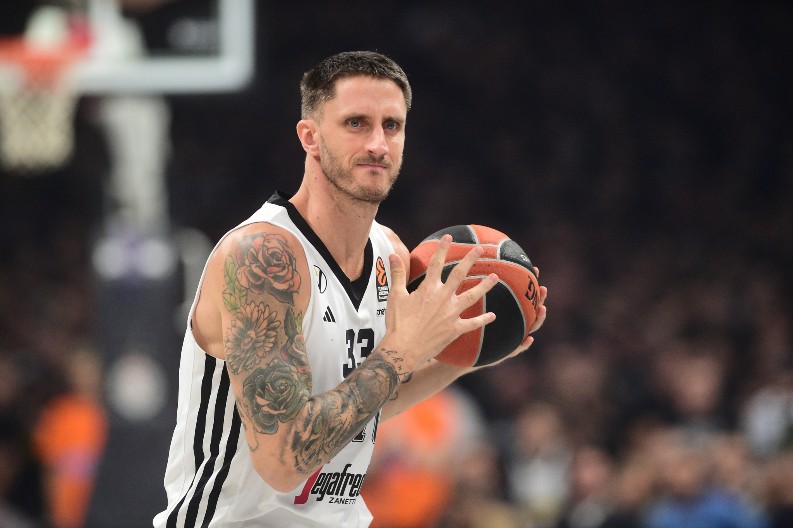 PREDIVNA VEST Košarkaš kom je nedavno dijagnostifikovana leukemija se javio nakon presađene koštane srži (FOTO)