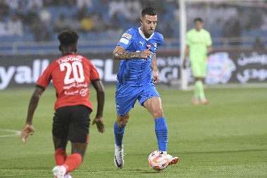 SRBIN TRAŽENA "ROBA" U EVROPI Pet klubova stalo u red za Milinković Savića, čeka se rasplet u Arabiji