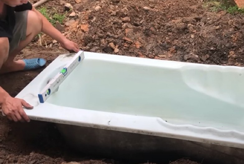 OVO MORATE VIDETI Od obične stare kade napravio je prizor za pamćenje - supruga trljala oči u neverici! (VIDEO)