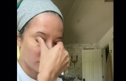 POZNATA PEVAČICA OTVORENO O HEMOTERAPIJI „Danima ne mogu da hodam, telo ne može da izdrži“