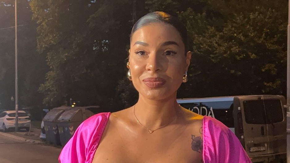 PEVAČICA OBJAVILA SNIMAK U IZAZOVNOM IZDANJU U miniću napravila totalnu pometnju! (FOTO)