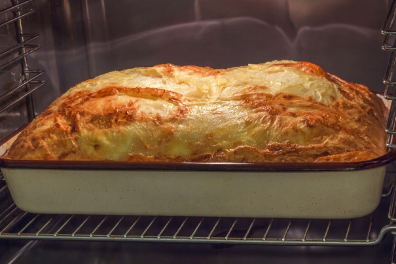 GIBANICA BRZI GONZALES Gotova za 3 minuta, a pola se pojede dok je još u rerni