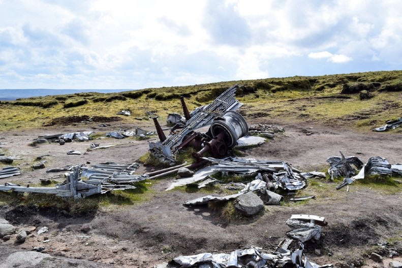 SRUŠIO SE VOJNI AVION, IMA MRTVIH Olupina u plamenu