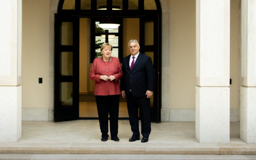 ORBAN DOČEKAO MERKELOVU KAO CARICU: "Jednom kancelarka, uvek kancelarka!"