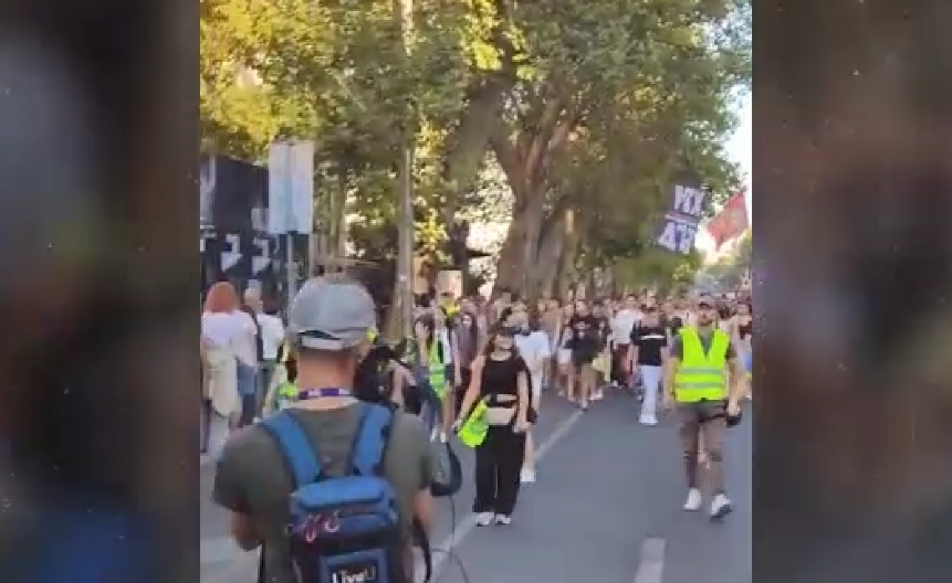 AJDE, SMISLITE NEŠTO NOVO Blokaderi recikliraju stvari koje smo STO PUTA videli