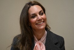 KEJT MIDLTON POKAZALA "SUPERMOĆ", SVI PADAJU U NESVEST ZBOG OVOGA Izdominirala u sivom odelu i bacila sve u trans