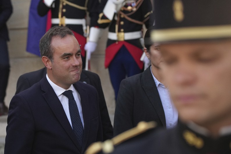 FORMIRA SE NOVA VLADA FRANCUSKE Lekorni imenovao 18 ministara