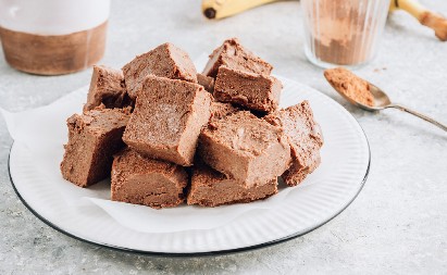 ČOKOLADNE KOCKE SAVRŠENE ZA IZNENADNE GOSTE A treba vam samo 3 sastojka i 3 minuta vremena