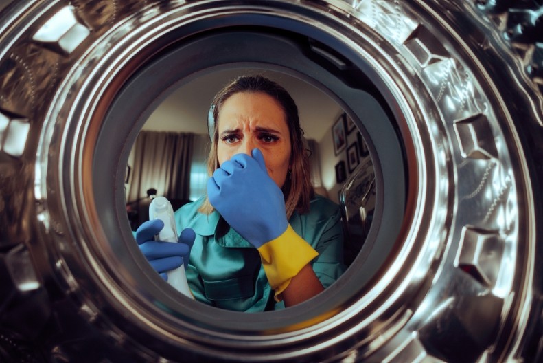 Veš vam se oseća na buđ? Kraj neprijatnim mirisima – ova navika čuva veš-mašinu od buđi