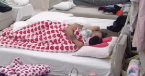 OZVANIČILI VEZU! Mina i Terza akcijali pred punom sobom, više ne žele da se kriju (FOTO)