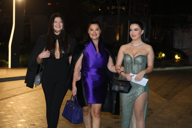 "KOBILETINO, STIDI SE!" Nacija zgrožena Janinim ponašanjem prema ćerki Kristini i to pred kamerama: "Javno ponižava vlastito dete"