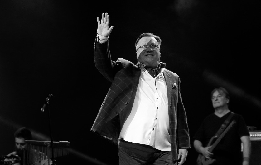 "HVALA VAM NA SVEMU MAESTRO" Estrada zavijena u crno zbog smrti Halida Bešlića!