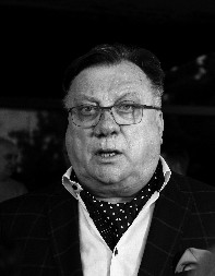 PEVAČ MU JE ODREDIO GROB GDE ĆE BITI SAHRANJEN Halid Bešlić je prijatelja gledao kao rođenog brata