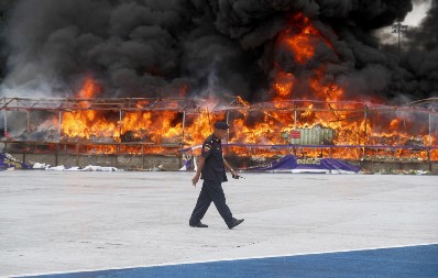 MASAKR NA FESTIVALU! Vojska bombardovala demonstrante, deca među žrtvama!
