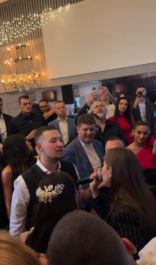 ALEKSANDRA PRIJOVIĆ NAPRAVILA LOM NA SVADBI KOD KOLEGE Uros Živković ne zna šta ga je snašlo, zbog pesme pao u trans (VIDEO)