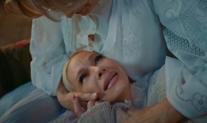 NATAŠA BEKVALAC I NJENA MAJKA MIRA RONE SUZE! Žene širom Srbije i regiona se ujedinile: ''Srce ste mi razbile'' (VIDEO)