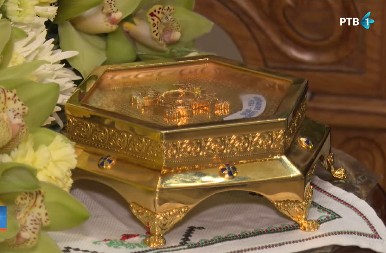 ČESTICA ČASNOG POJASA STIGLA U PETROVARADIN Vernici se klanjaju svetinji koja donosi isceljenje