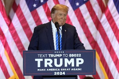 "MOŽETE LI DA VERUJETE" Tramp ispričao vic, nasmejao sve prisutne