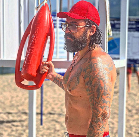 ''NISAM STAR'' Slavlje u domu našeg pevača za kog većina misli da ima više godina (FOTO)