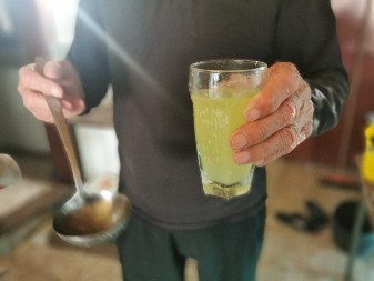 SRBI SE NALIVAJU SURUTKOM, UBEĐENI DA JE ZDRAVA! Dr Mandić otkrila koja je najbolja, a koju odmah treba da izbacite iz kuće