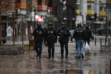 JEZIVO PORODIČNO NASILJE NA JUGU SRBIJE  Isukao nož, pa izbo suprugu i maloletnu ćerku