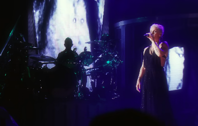 KAKVA MAMA, TAKAV SIN Naslednik pevačice je bukvalno njen dvojnik, a sve zahvaljujući ovom detalju