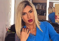 JOVANA JEREMIĆ U HOT IZDANJU! Voditeljka u preuskim haljinama radi špagu, a zadnjicu u prvom planu (FOTO)