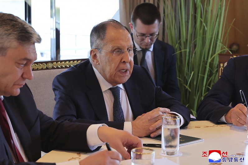 NAKON NEVIĐENE DRAME OKO SUSRETA, MORAO JE DA SE OGLASI I LAVROV Njegove reči tek napravile haos