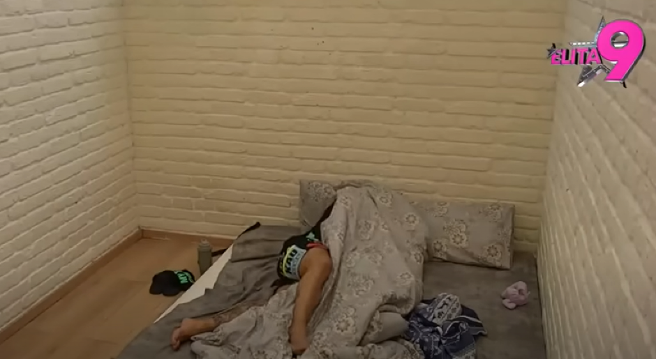 PREPUSTILI SE STRASTIMA! Aneli i Luka završili ispod pokrivača, nisu mogli da se obuzdaju (FOTO)