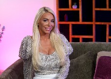 "UDVARALI SU MI SE PEVAČI, SPORTISTI, POLITIČARI" Voditeljka Pinka ne može više da ćuti, evo šta pokušavaju da joj urade nakon razvode!