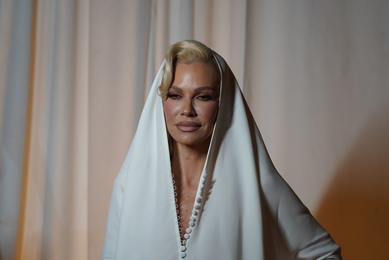 SVI SU ČEKALI DA SE POJAVI NA VRATIMA, ALI NIJE! Na fotografijama sa promocije albuma Nataše Bekvalac ovo poznato lice nećete videti