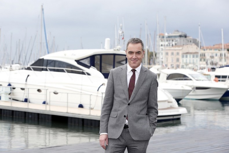 NOVA HIT SERIJA BIĆE PREMIJERNO PRIKAZANA ZA NOVU GODINU Fanovi oduševljeni - ponovo je ekranizovano delo slavnog autora krimića