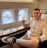 VIKTOR ŽIVOJINOVIĆ BACIO OKO NA POZNATU PEVAČICU Jedna stvar ga odala! (FOTO)