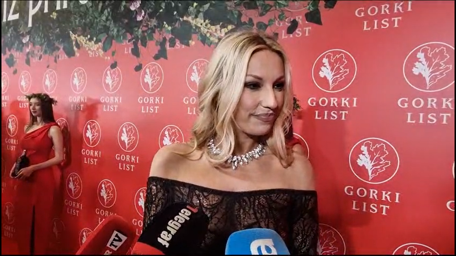 RADA MANOJLOVIĆ PLANIRA TAJNU SVADBU? Navodi o trudnoći obradovali fanove!