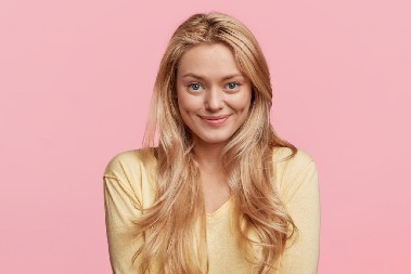 VIC DANA Plavuša telefonom zove "Vodovod"...