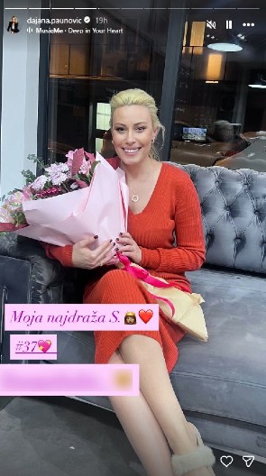 VODITELJKA ZA ROĐENDAN DOBILA DŽIP OD 60.000 EVRA Javno se pohvalila luksuznim poklonom, ne skida osmeh sa lica! (FOTO)