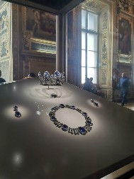 PROCURILI NEVEROVATNI DETALJI! Najmanje jedan čuvar pomagao lopovima u Luvru, otkrivene i jezive prepiske