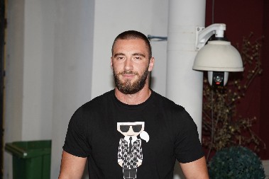 POVUKAO SE IZ JAVNOSTI, A SADA RASKRINKANO ČIME SE BAVI! Evo kako Mensur Ajdarpašić zarađuje novac