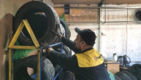 Mučno, ali obavezno – u toku je zamena letnjih guma, da li su bolji pneumatici za sve sezone