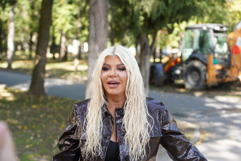 "MISLI DA JE RIBA, TO ŠTO RADI NIJE NORMALNO" Voditelj urnisao Daru Bubamaru, uputio joj teške kritike!