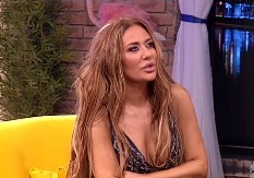 "ČUVAJU ME IZ POLICIJE, BACIĆU IM BOMBU OVDE" Ana Nikolić van sebe u Dubaiju: "Leteće ceo aerodrom, nisam dobro"