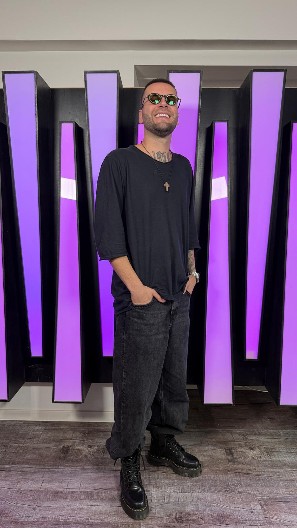 RAZVEO SE NAŠ PEVAČ, PA POSLE 3 GODINE PROGOVORIO! Zbog ovoga je došlo do kraha ljubavi