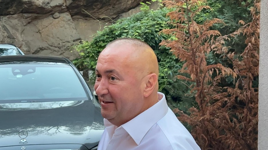 "ODVUKLA SAM GA SA KOSOVA, NIKAD MI SE NIJE ZAHVALIO" Legendarna pevačica oplela po Đaniju!