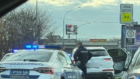 POTERA ZA LUKSUZNIM AUTOMOBILOM U ČAČKU Vozač odbio da stane pa ga blokirale tri policijske patrole